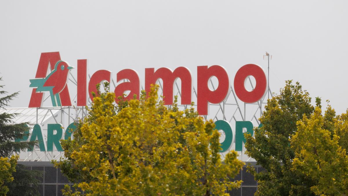 Logotipo del supermercado del Alcampo, a 21 de septiembre de 2023, en Madrid (España). Alcampo es una empresa de distribución, filial del grupo francés Auchan, que opera en España bajo los formatos de supermercados, hipermercados y comercio online.