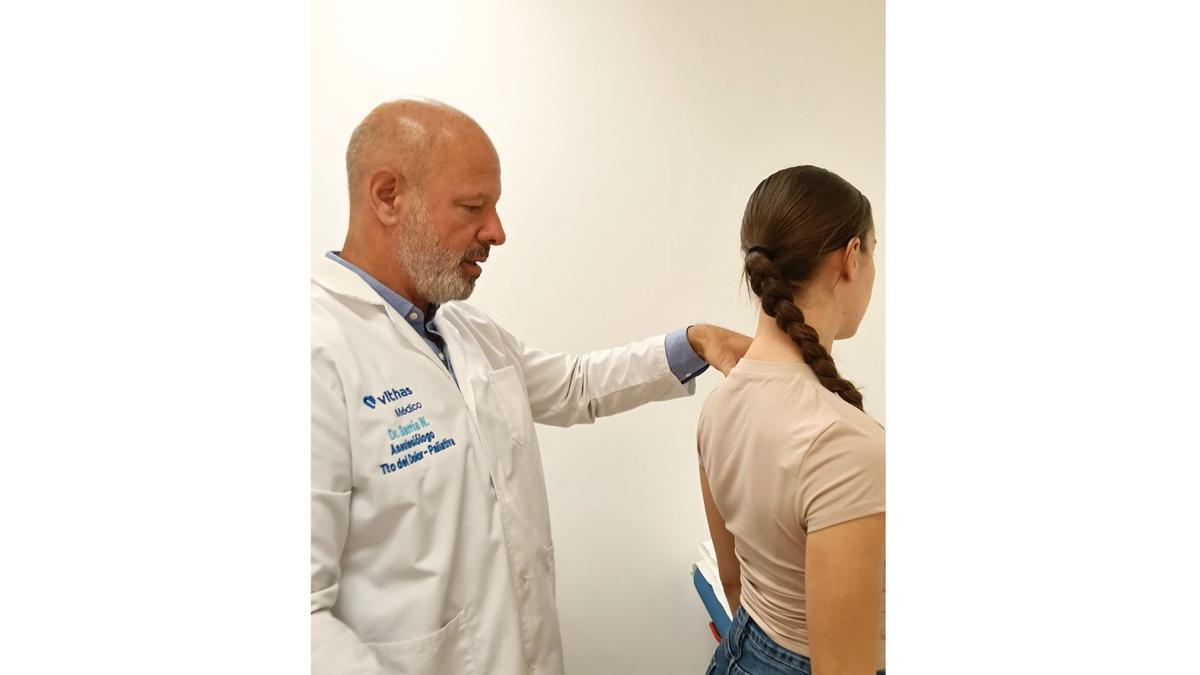 Exploración clínica a paciente con fibromialgia