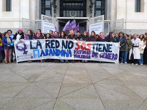Concentración de las trabajadoras municipales frente al Ayuntamiento de Madrid.