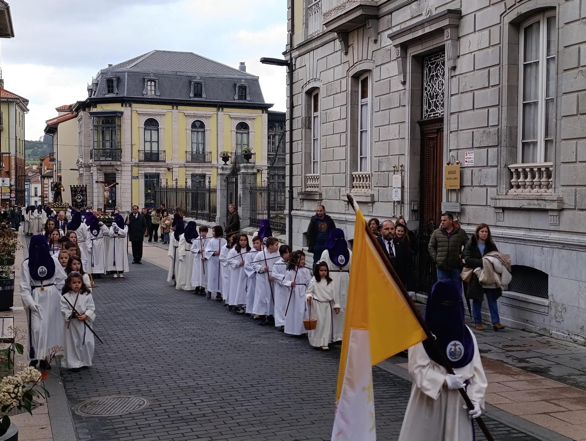 El Nazareno y la Virgen Dolorosa emocionan en Grado
