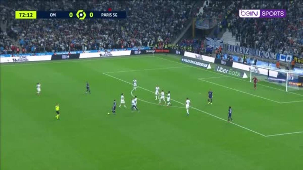 ¡Nunca le había pasado! ¡Un hooligan del Marsella frenó a Messi en pleno partido y el árbitro paró el encuentro!