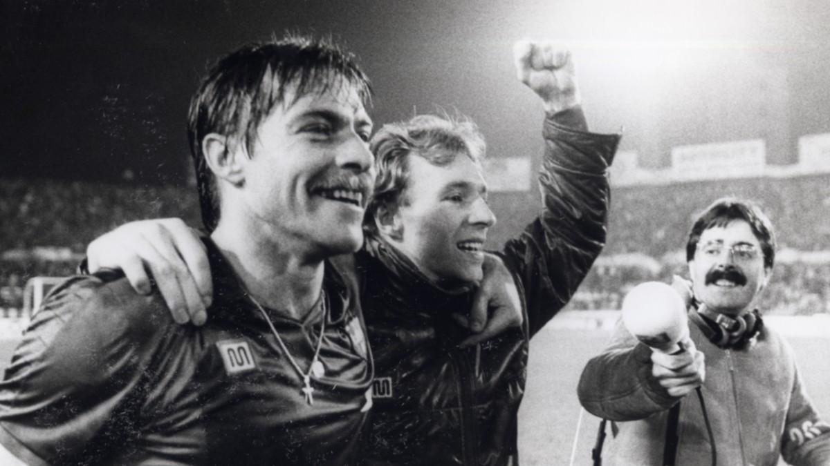 Archibald celebra con Migueli la clasificación para las semifinales de la Copa de Europa