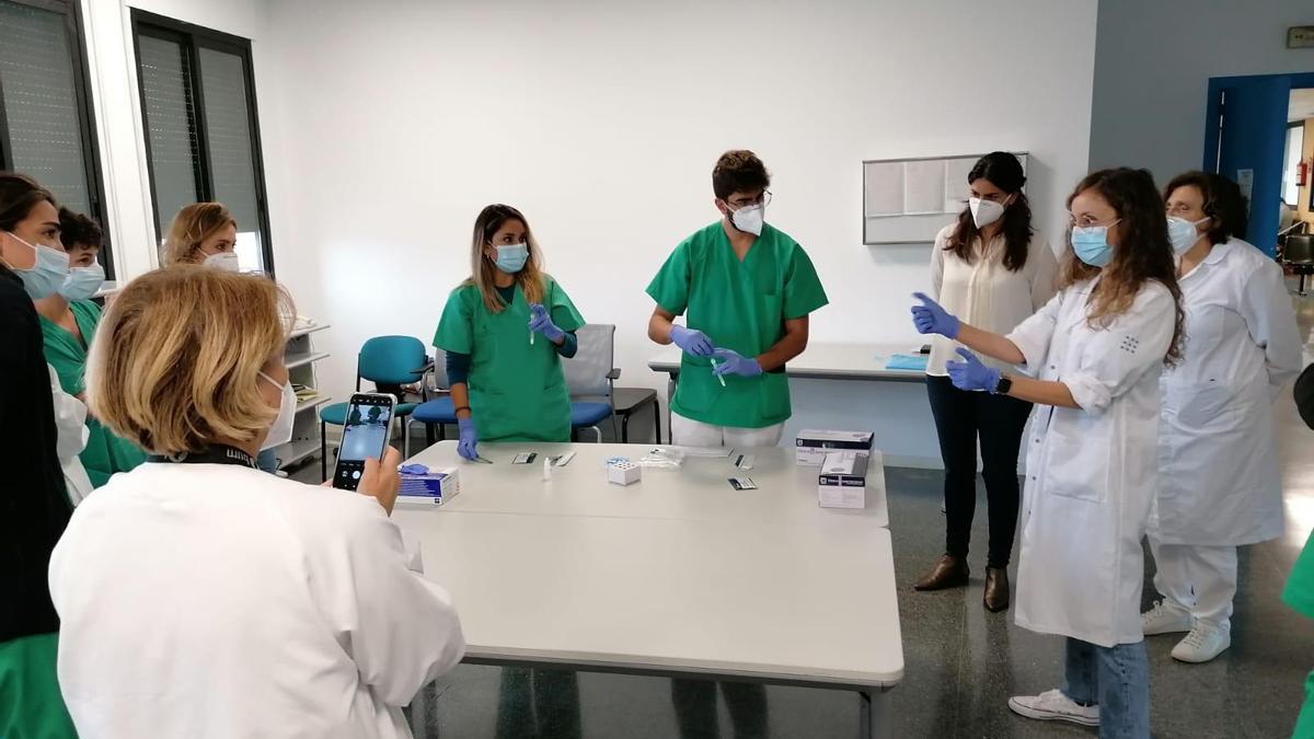 Formación de profesionales en test de antígenos en un centro de salud