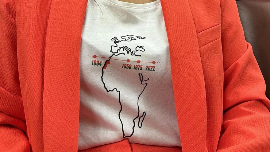 La camiseta reivindicativa que lució la diputada el primer día