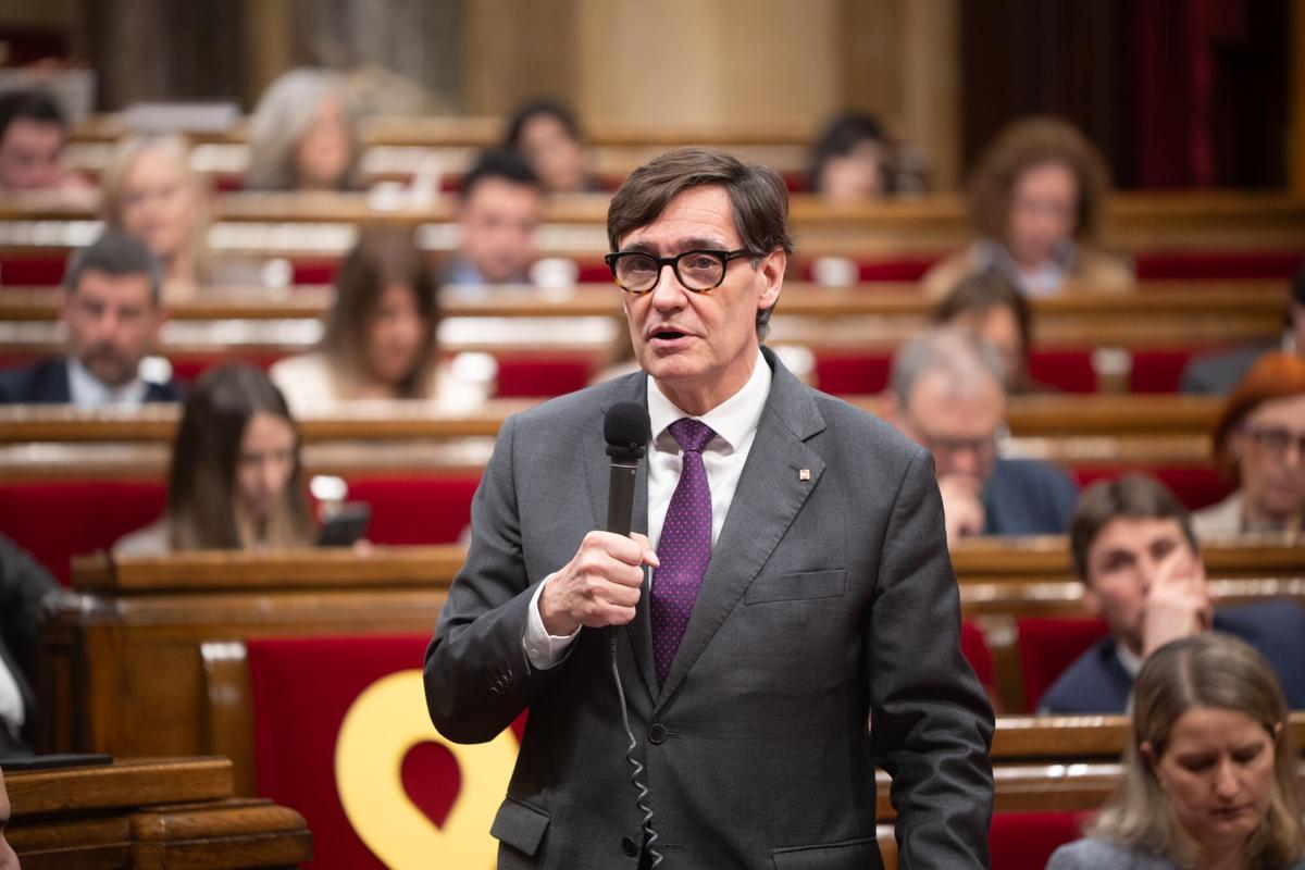 El president de la Generalitat, Salvador Illa, en el Parlament.
