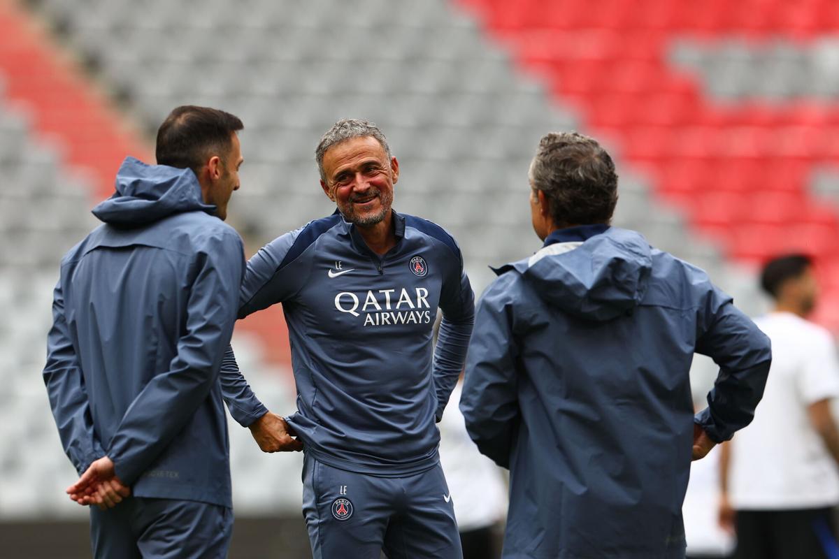 Luis Enrique, entrenador del PSG, en el entrenamiento en el Allianz Arena antes del duelo contra el Bayern en la vuelta de las semifinales de la Champions.