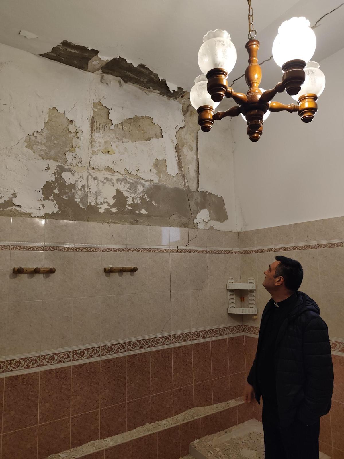 Las humedades afectan a gran parte del edificio.