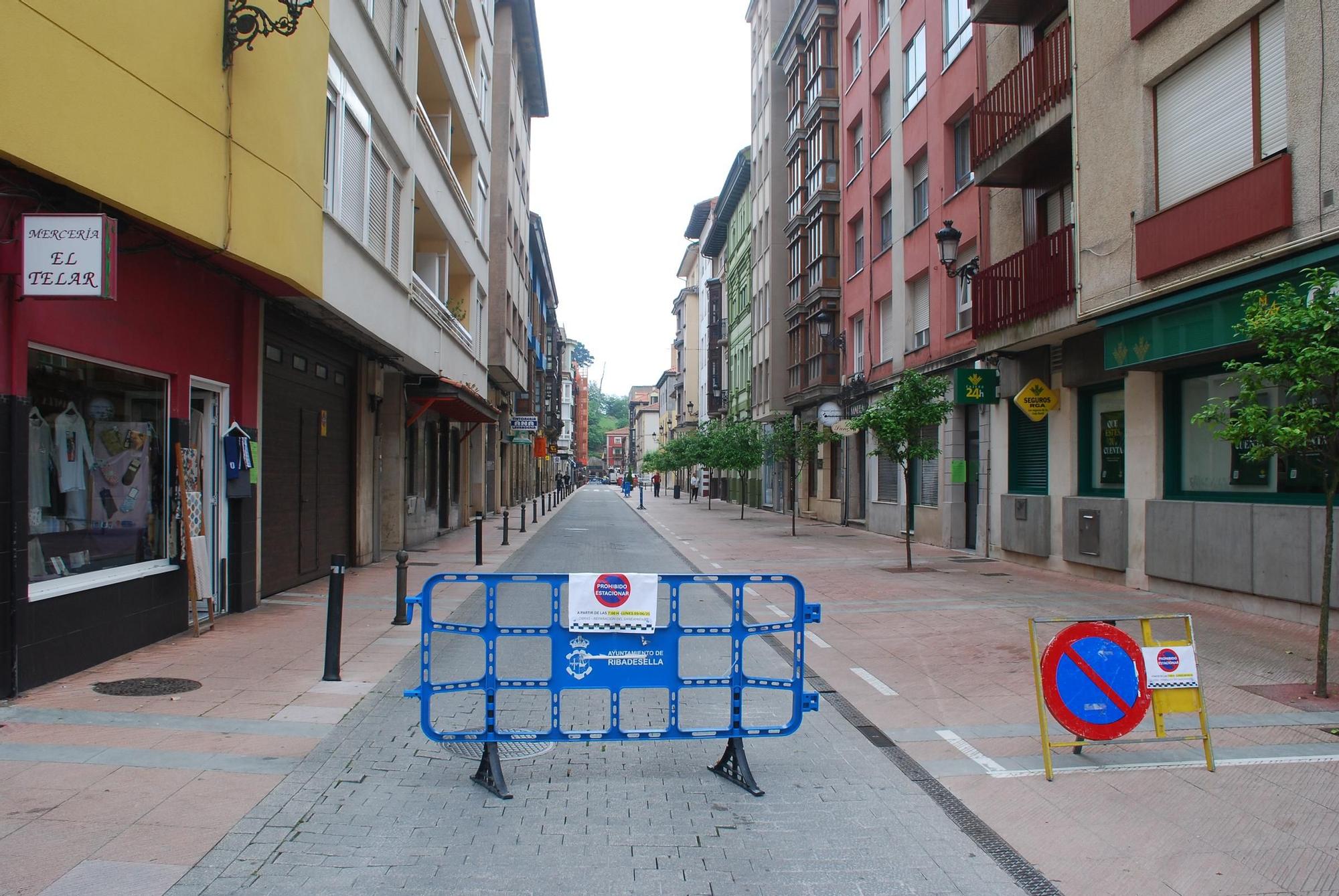 Ribadesella en obras: reanudados los trabajos en el puente y cerrada al tráfico la calle Comercio