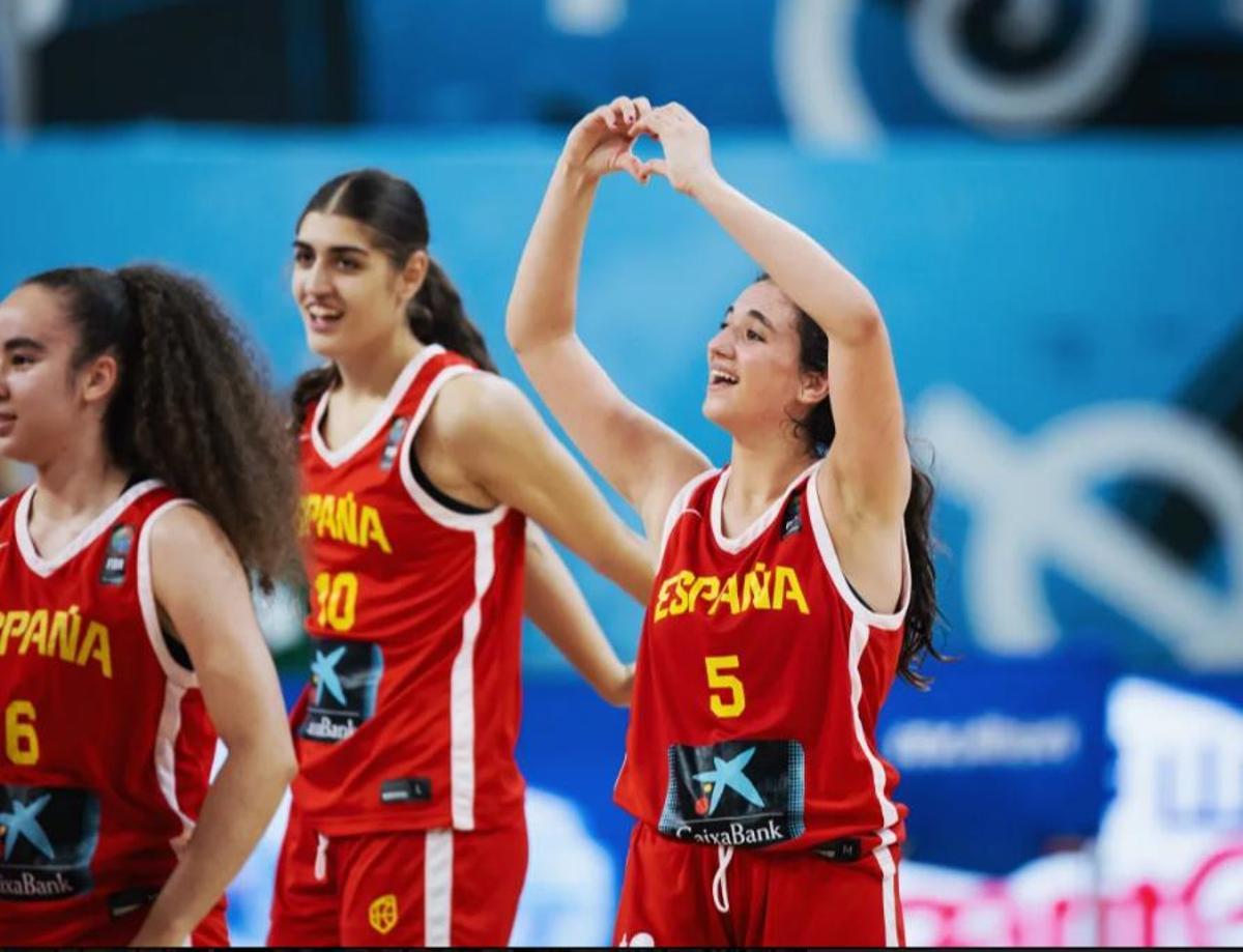Isa Hernández, en la celebración de la victoria ante Australia.