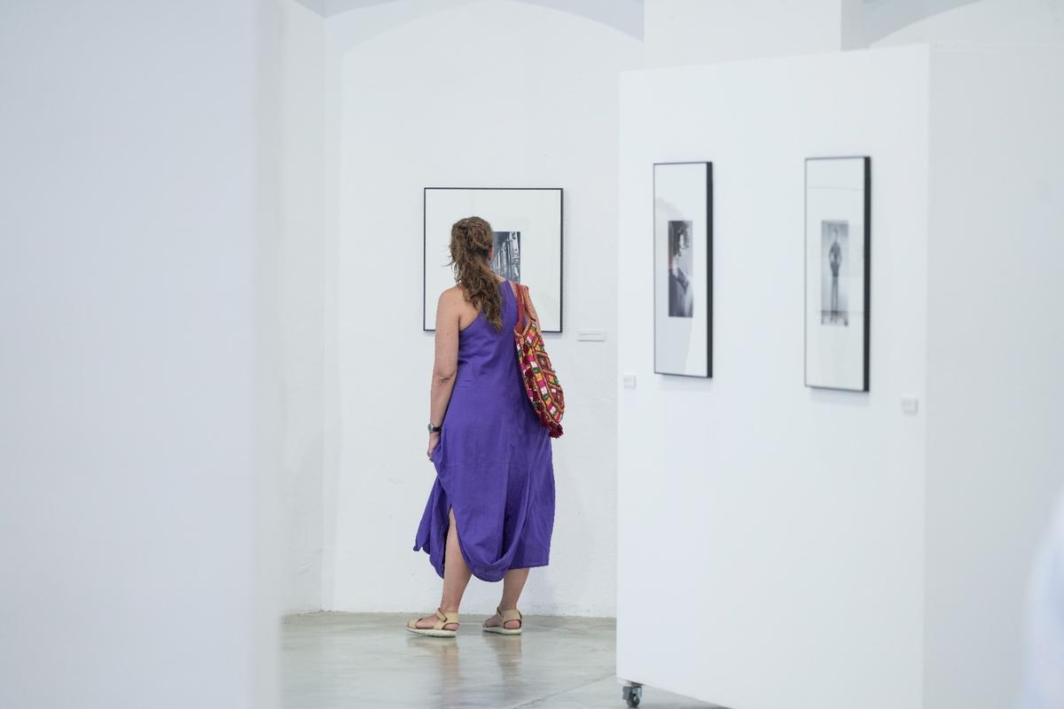 La XIV Biennal de Fotografia Xavier Miserachs repartirà onze exposicions entre el 2 d'agost i el 18 d'octubre per diferents espais de Palafrugell; a la imatge, l'edició del 2024 Data de publicació: dimarts 30 de juny del 2026, 13:49 Localització: Palafrugell