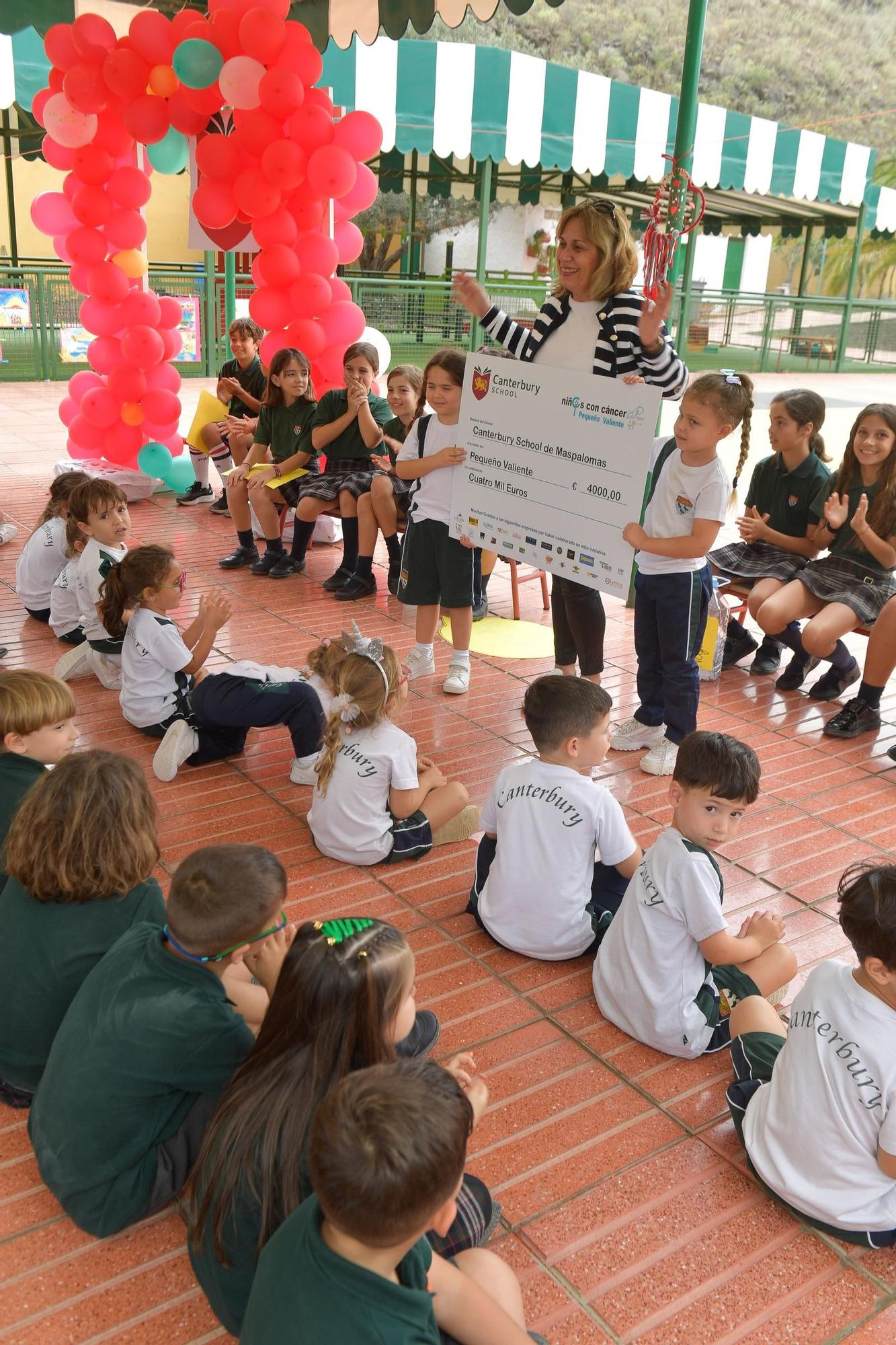 Subasta de un cuadro en el Canterbury School Maspalomas para ayudar a Pequeño Valiente