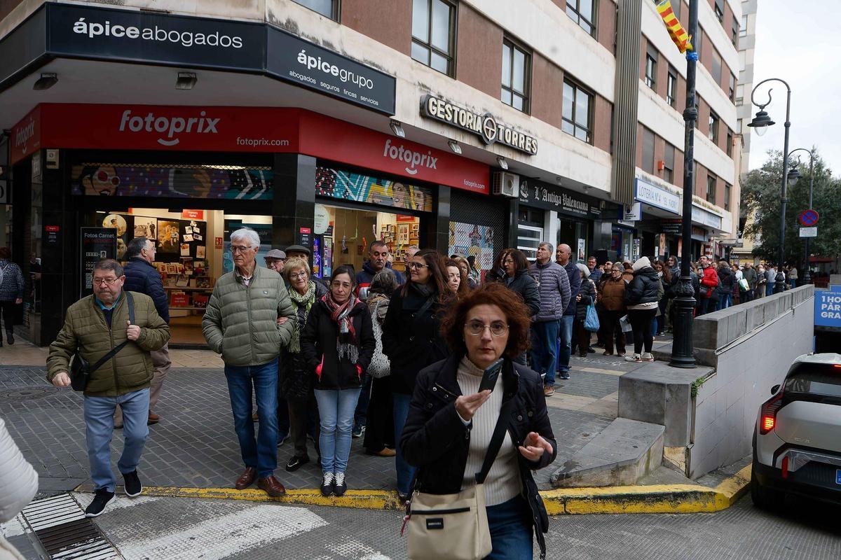 Búscate en la galería de fotos del reparto del ''libret' de Magdalena en Castelló