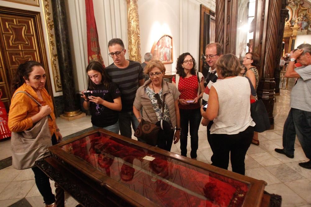 Visita a la Real Senyera en el Ayuntamiento