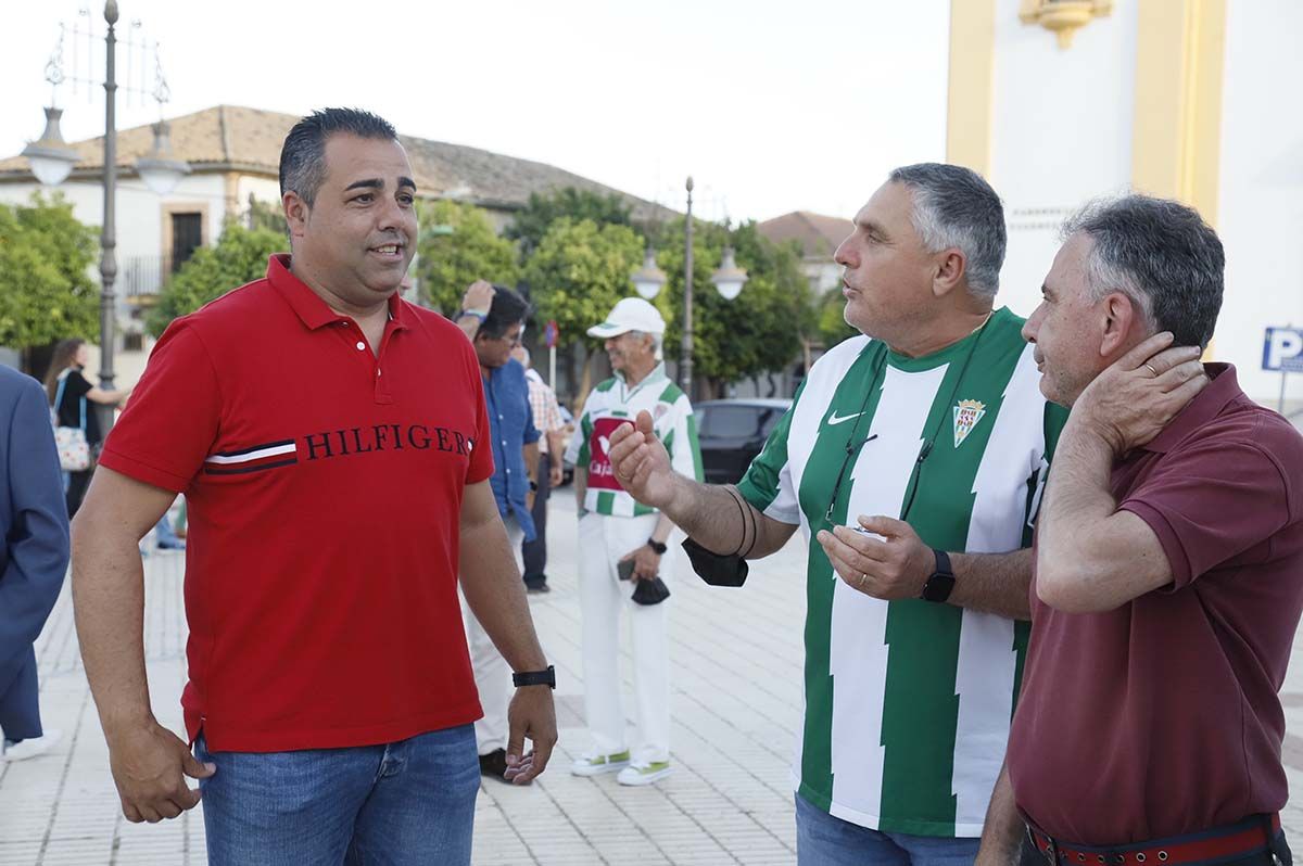 Baño de masas para el Córdoba CF en la Peña Cordobesista Cañero