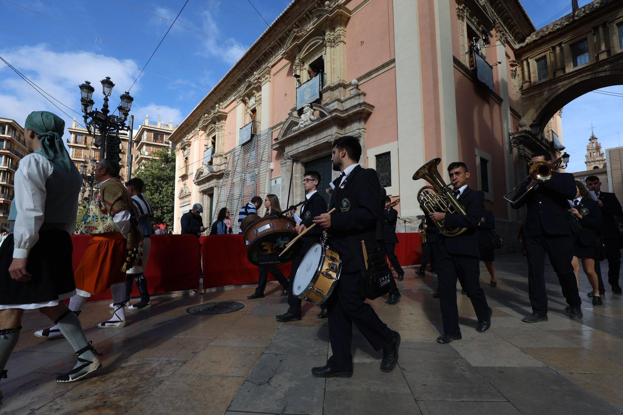 Búscate en el primer de la Ofrenda en la calle de la Paz hasta las 17 horas