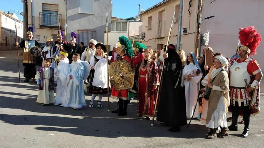 Melchor, Gaspar y Baltasar llegaron ayer a la pedanía de Zarzadilla de Totana para el Auto de Reyes, tras diez años sin organizarse.