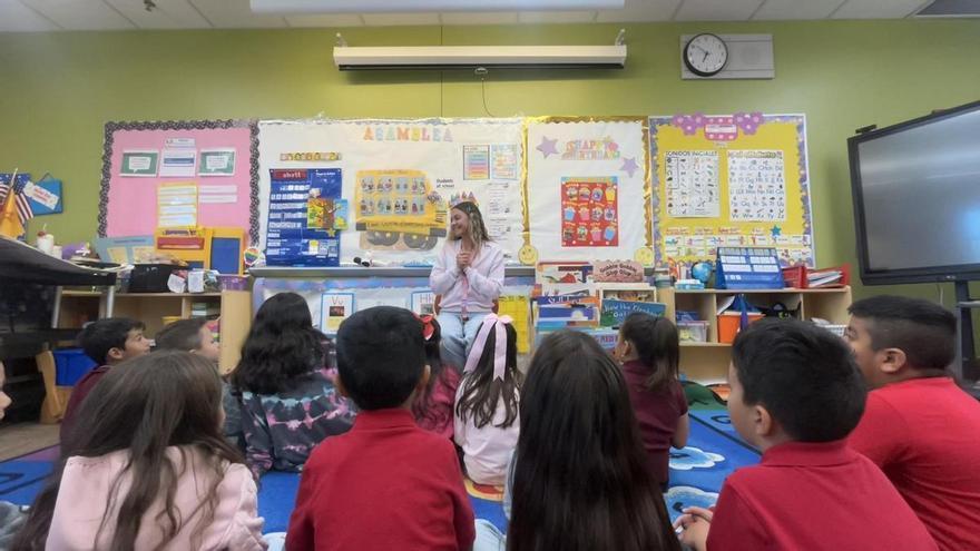 Ms. Stefy, la 'teacher' de Canarias que enseña polkas en Estados Unidos: "Después de escuchar el álbum de Quevedo extraño mucho más a mi tierra"