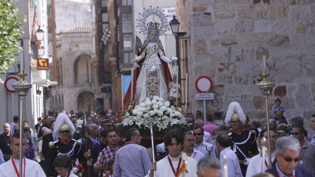 La Virgen de la Concha en un recorrido por la ciudad años atrás. | J. de la Fuente