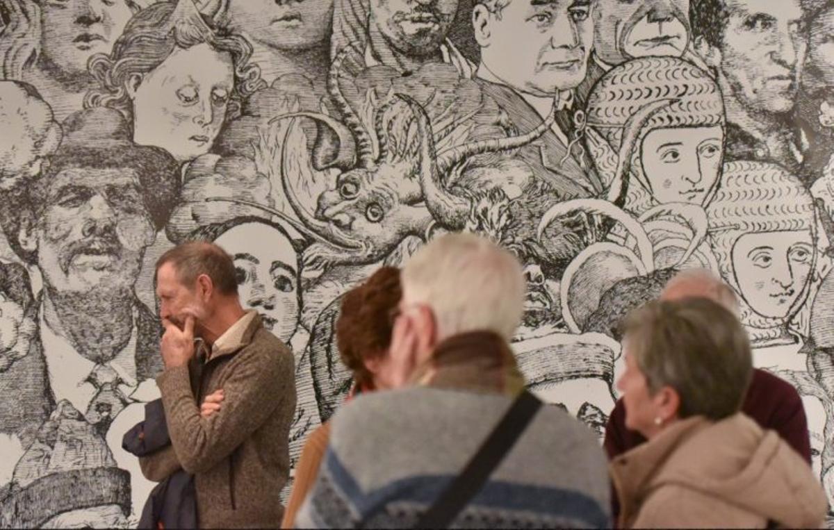 Público en una de las exposiciones de la DPH.