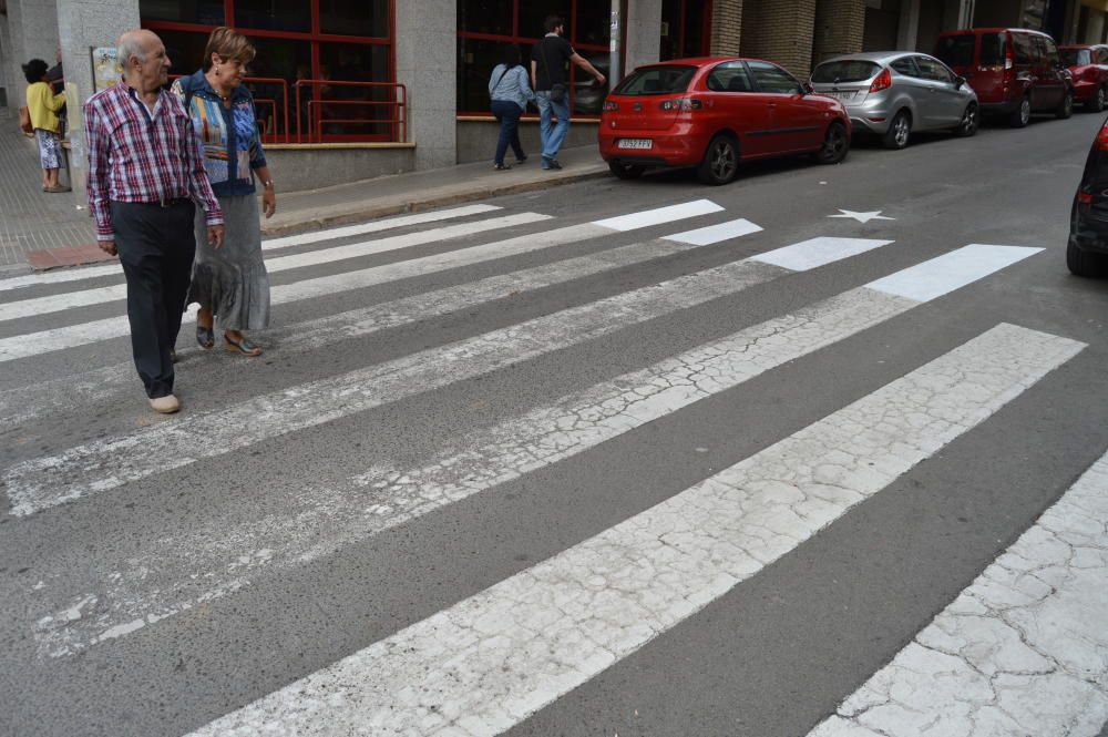 Ganxet i passos de vianants pintats a Berga a favor del referèndum de l''1-0