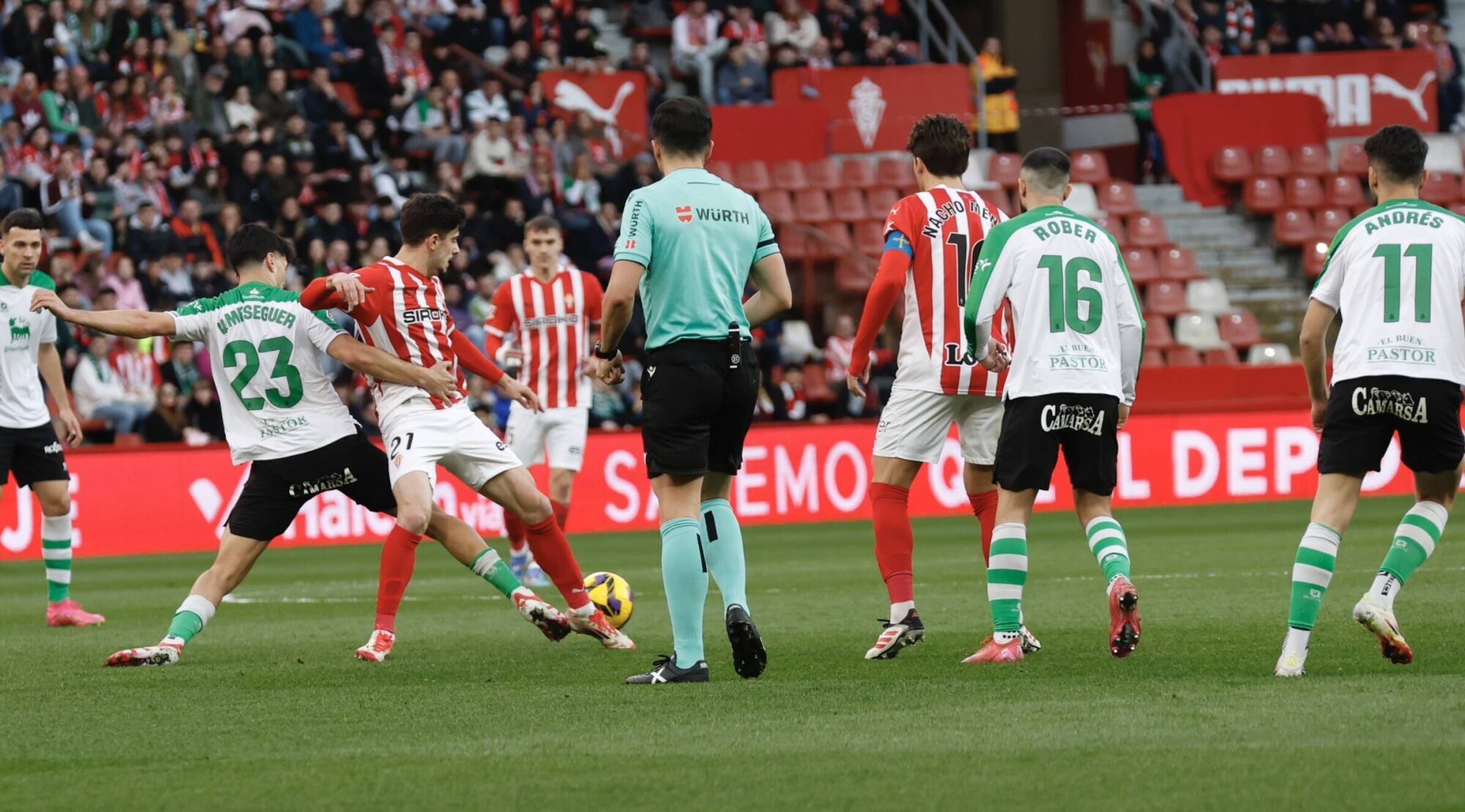 EN IMÁGENES: Ambientazo en el Sporting-Racing de Santander disputado en El Molinón