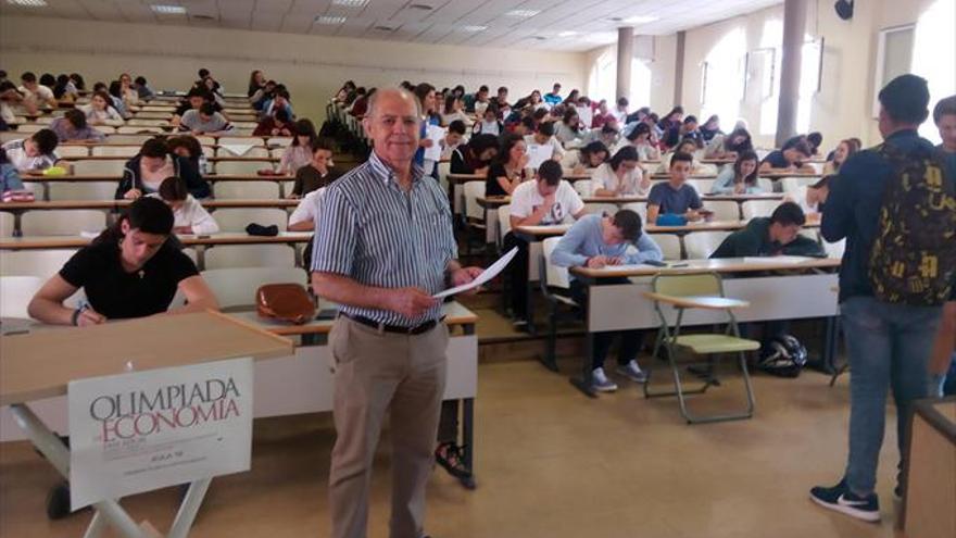 Alumnos del IES Séneca y Alhakén ganan la Olimpiada de Economía