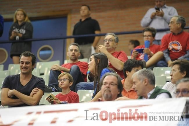 Los universitarios contra el Dinamo Sassari.