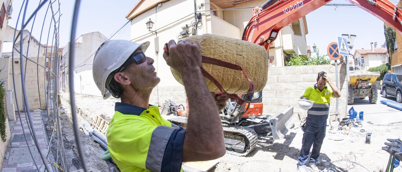 Obreros y agricultores, héroes en la ola de calor