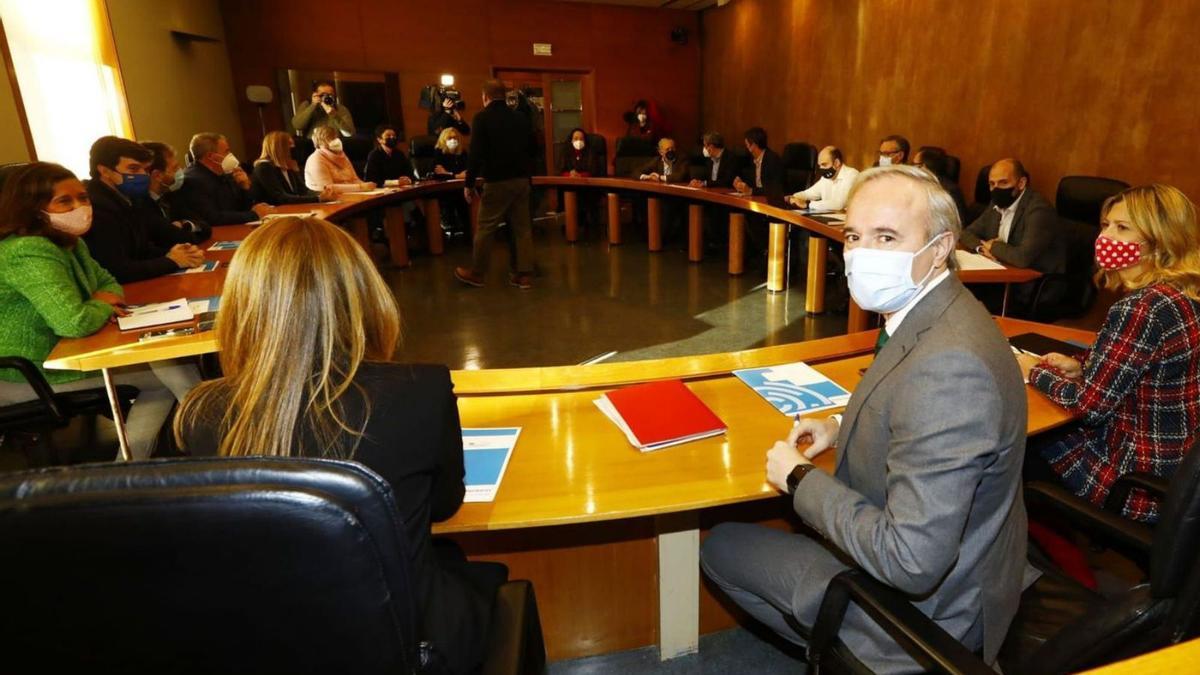 Primera reunión 8 Jorge Azcón presidió la primera reunión del grupo parlamentario el viernes, 14 de enero. | ADREEA VORNICU