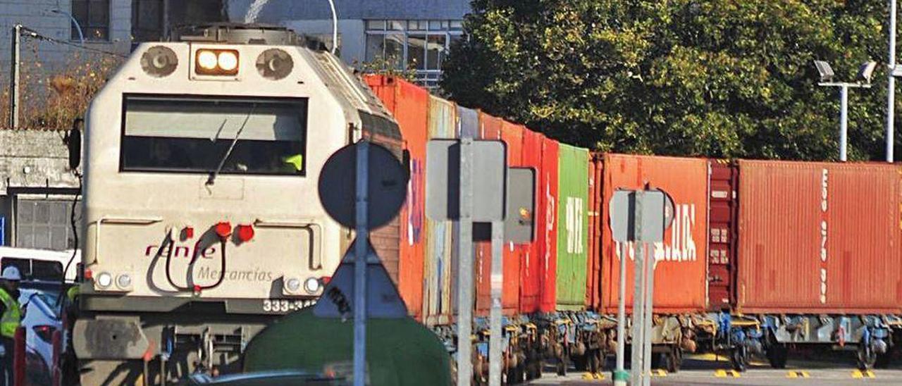 Tren de mercancías en el puerto de Vilagarcía.