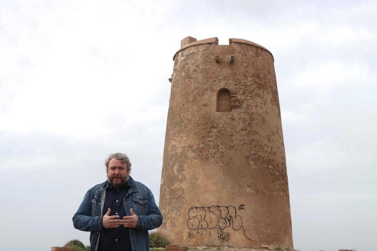 Manuel Navarro, esta semana delante de la centenaria Torre de las Palomas.