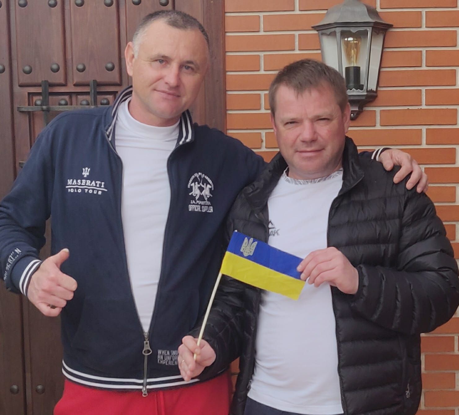 Mikola (izquierda), y su amigo Ruslan Golub.