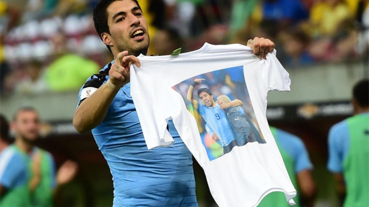 Luis Suárez y su dedicatoria a Walter Ferreira