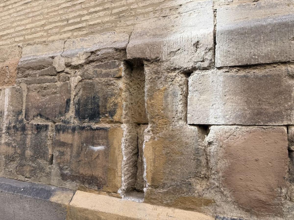 La inscripción de la fachada de la Iglesia San Carlos fue retirada pocos días tras su aparición.