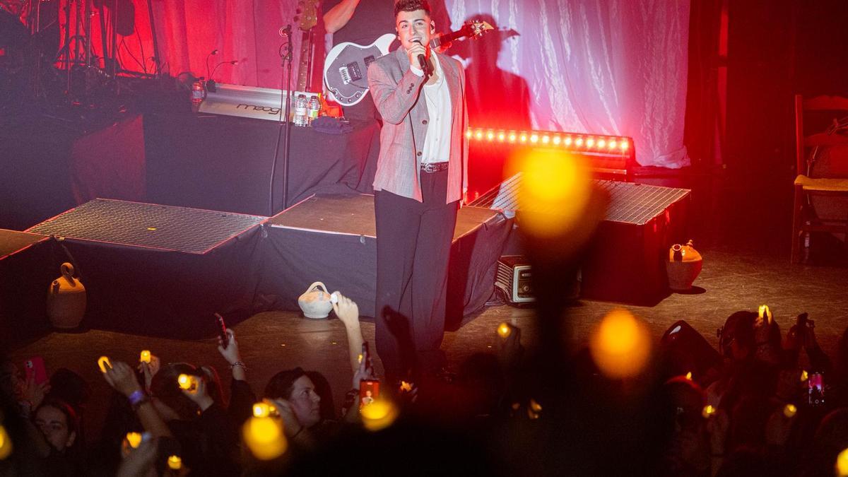 Juanjo Bona emociona con su música a su fiel público en Zaragoza