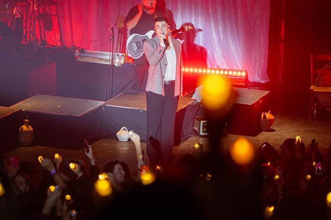 Juanjo Bona emociona con su música a su fiel público en Zaragoza