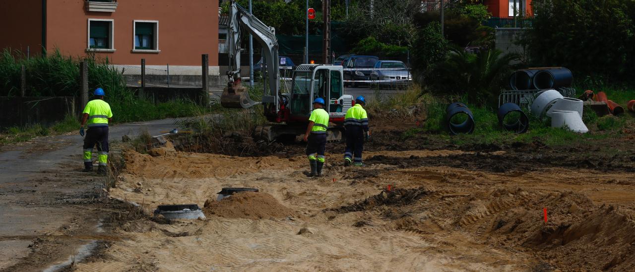 Obras de saneamiento en la rúa O Freixo de Vilaxoán