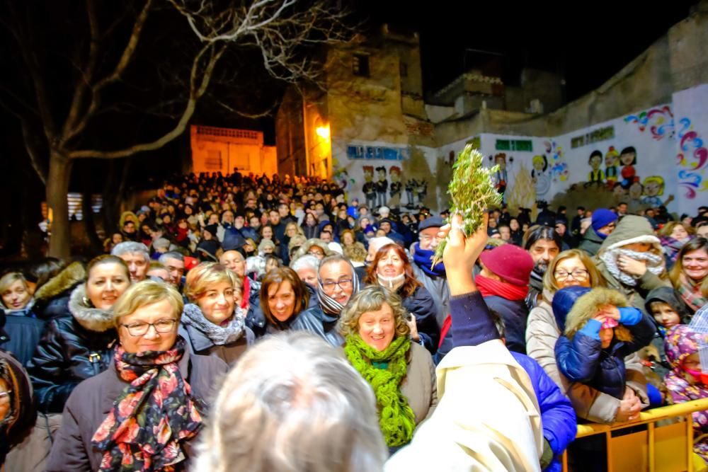 Elda arropa a San Antón pese al frío