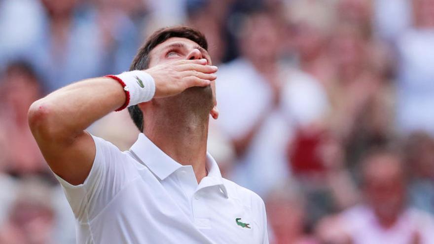 Una imagen de Djokovic tras ganar su quinto Wimbledon.