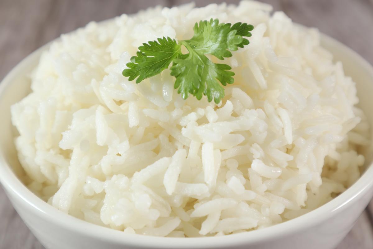 El truco definitivo para que el arroz blanco te quede en su punto
