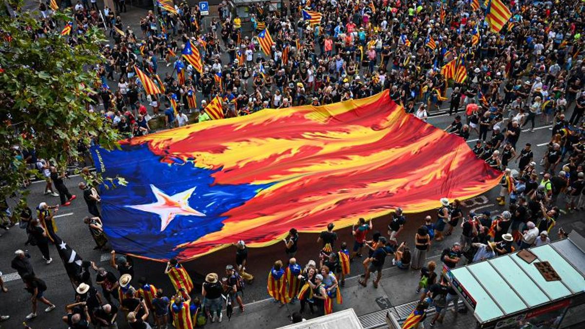 Manifestacion de la Diada en la avenida del Paral·lel de Barcelona