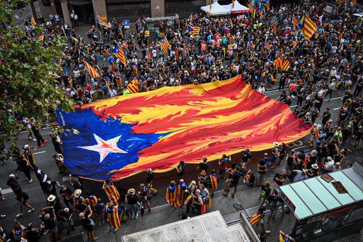 Manifestacion de la Diada en la avenida del Paral·lel de Barcelona