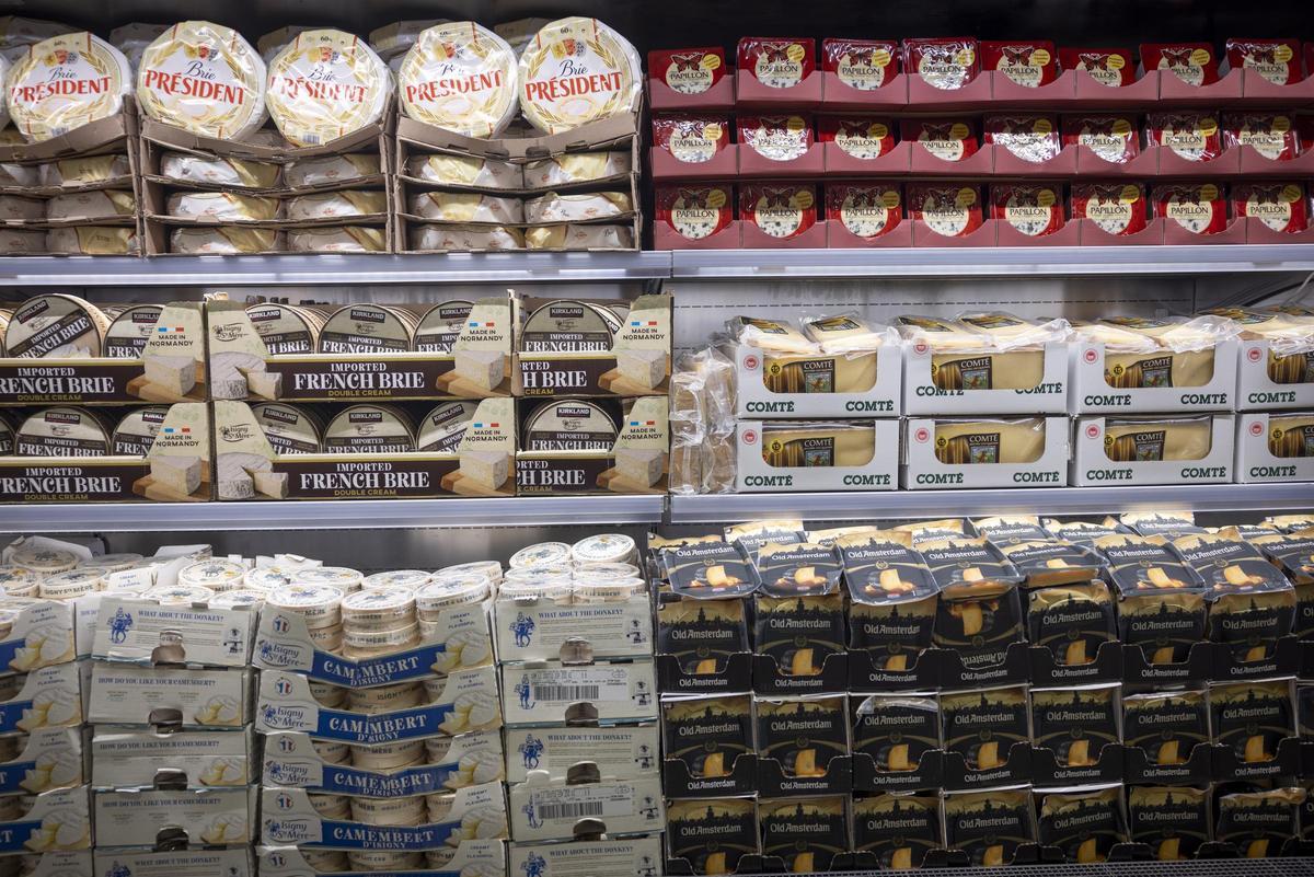 En imágenes | Los secretos del híper de Costco en Zaragoza: formatos XXL, precios bajos y hasta lingotes de oro