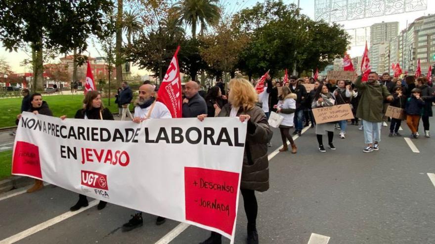 Cabecera de la manifestación de los trabajadores de Jevaso.  | // CEDIDA