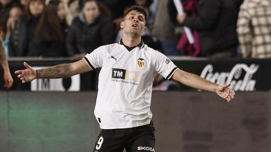 Nyland frena al Valencia en Mestalla