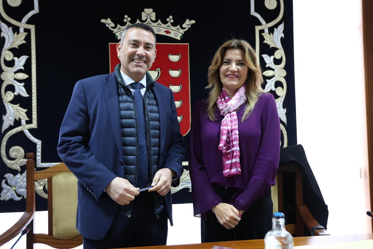 Oswaldo Betancort y María Jesús Tovar, en el Cabildo de Lanzarote