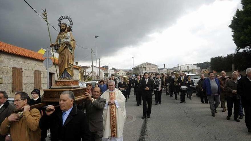 Una edición anterior de la festividad de San José, en Dena. // Noé Parga