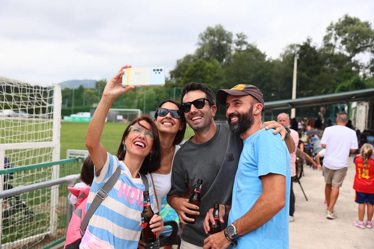 Por la izquierda, Patricia Fernández, Ángela Fernández, Daniel Blanco y Ruben Blanco haciéndose un selfie.