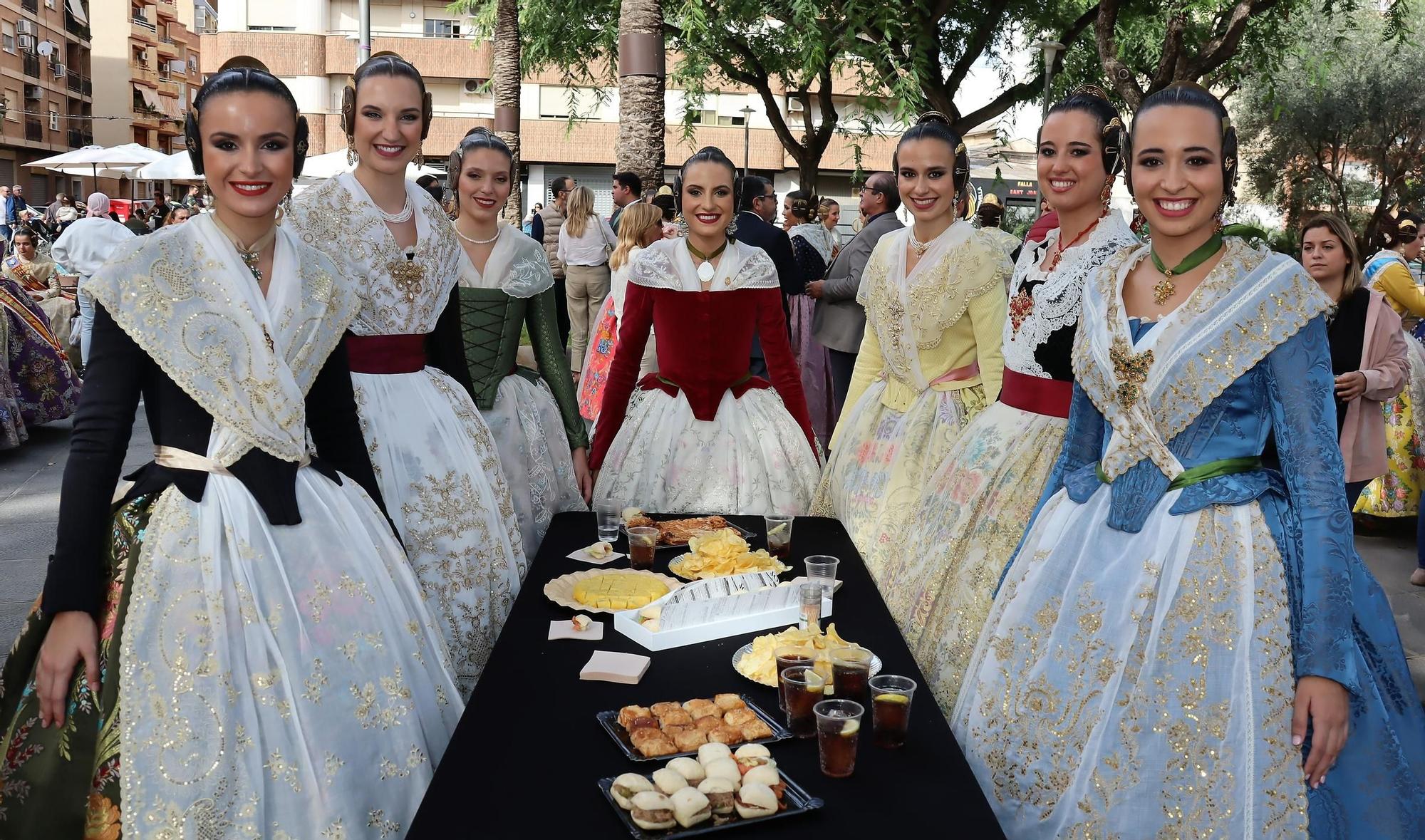 María Estela, la corte, Quart y Xirivella honran a la senyera más viajera de las Fallas