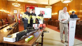 Visores térmicos para localizar personas y carabinas para luchar contra la avispa asiática en Zamora